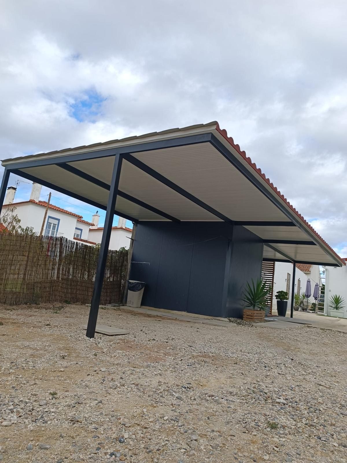 Cobertura metálica — obra P.F. Metais