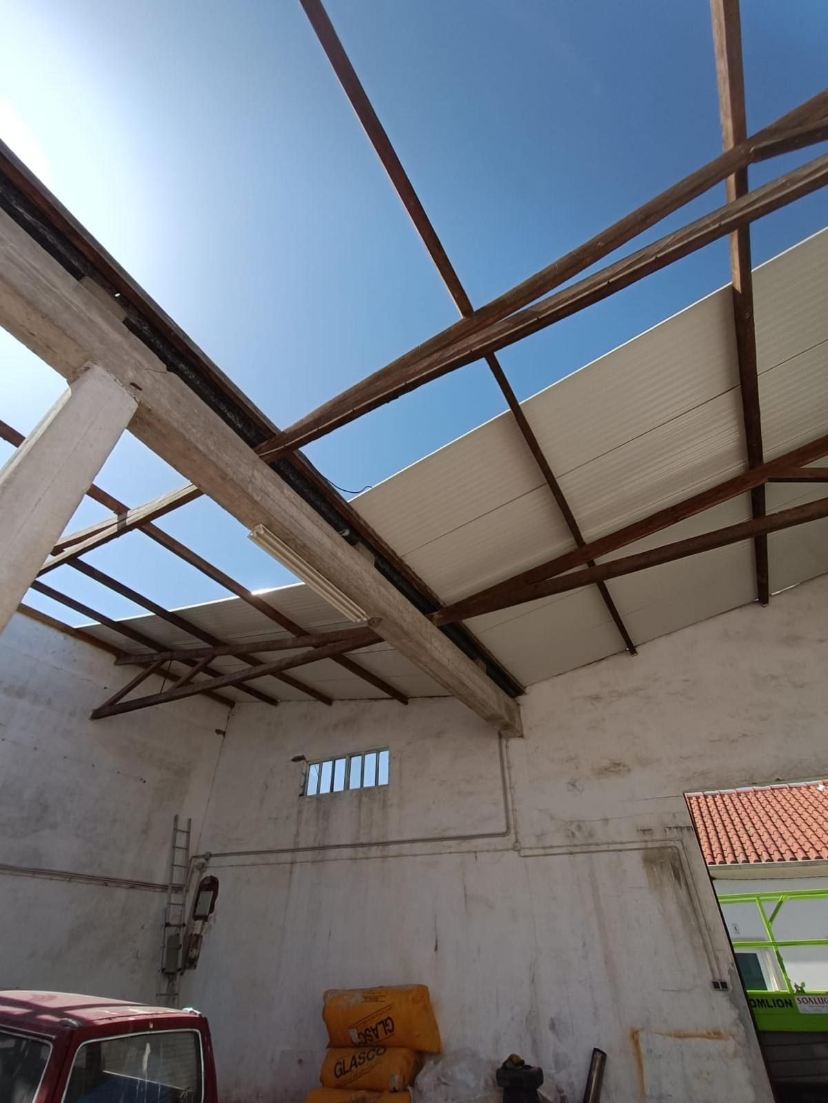 Cobertura metálica — obra P.F. Metais