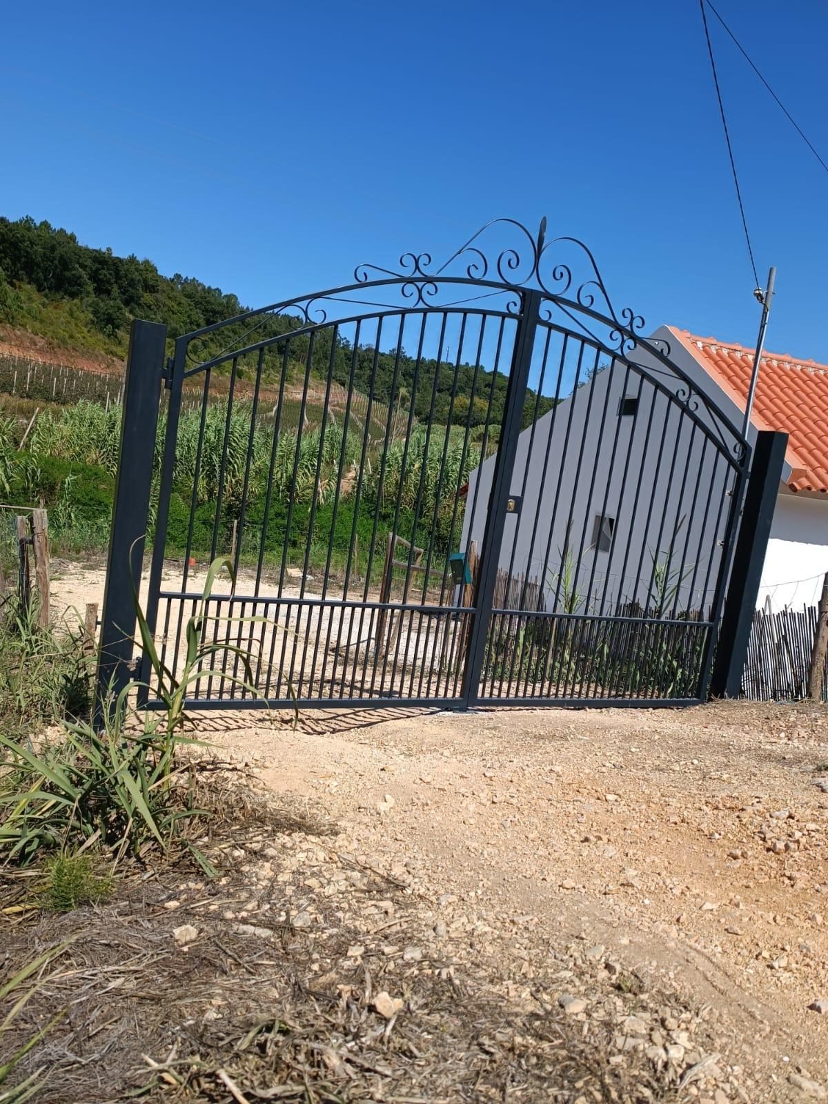 Portão em ferro — obra P.F. Metais