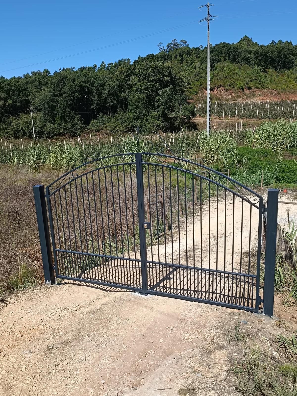 Portão em ferro — obra P.F. Metais