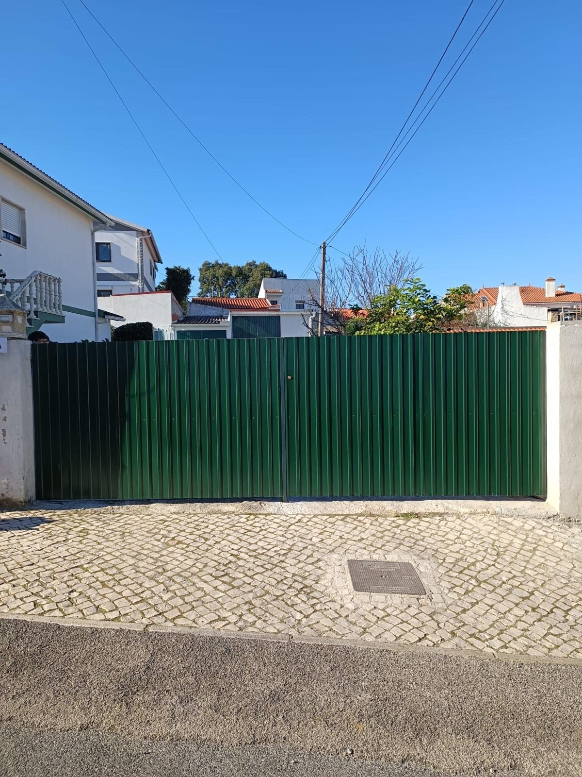 Portão em ferro — obra P.F. Metais